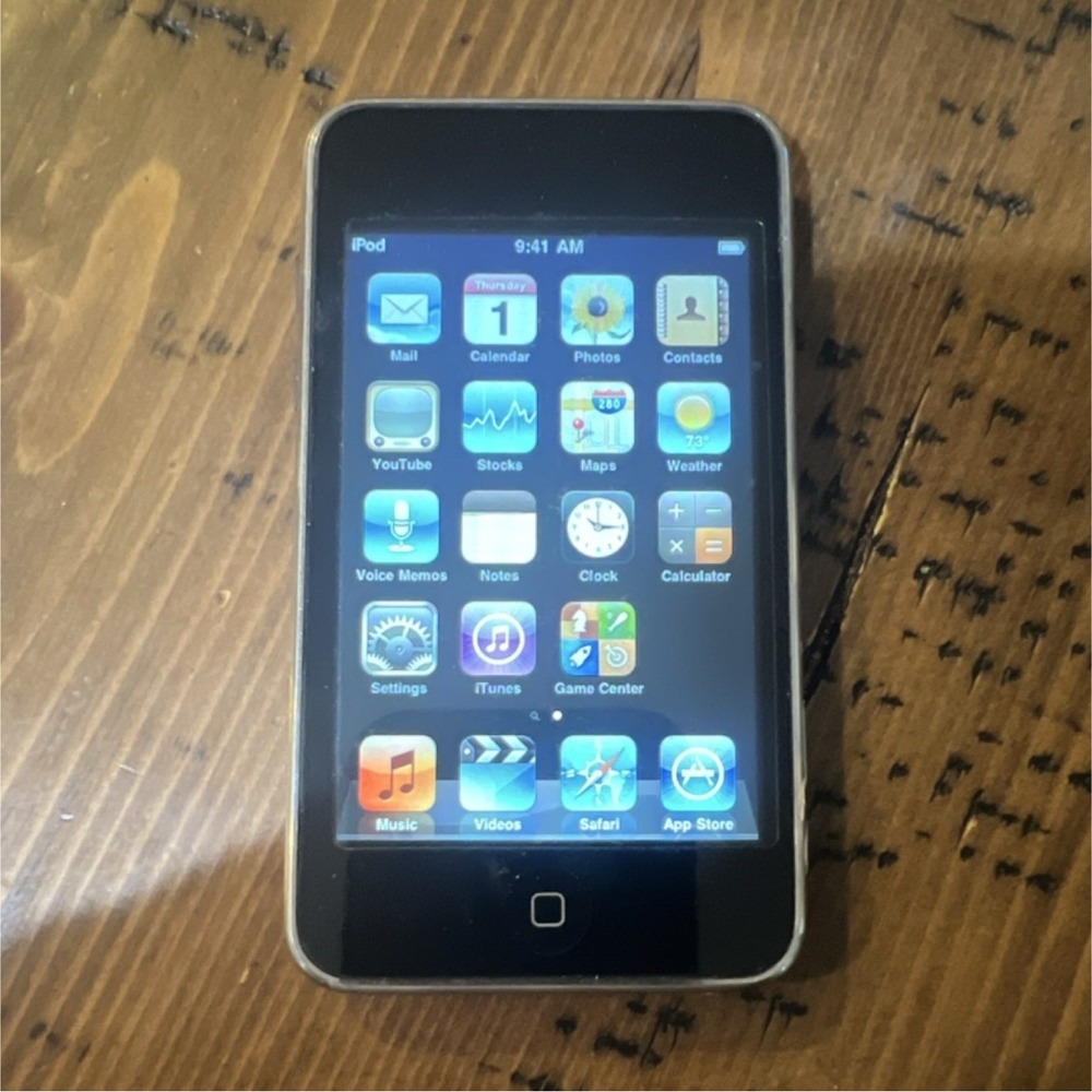 Apple iPod touch 2nd Generation 8GB Black Media Player Wi-Fi Touchscreen A1288